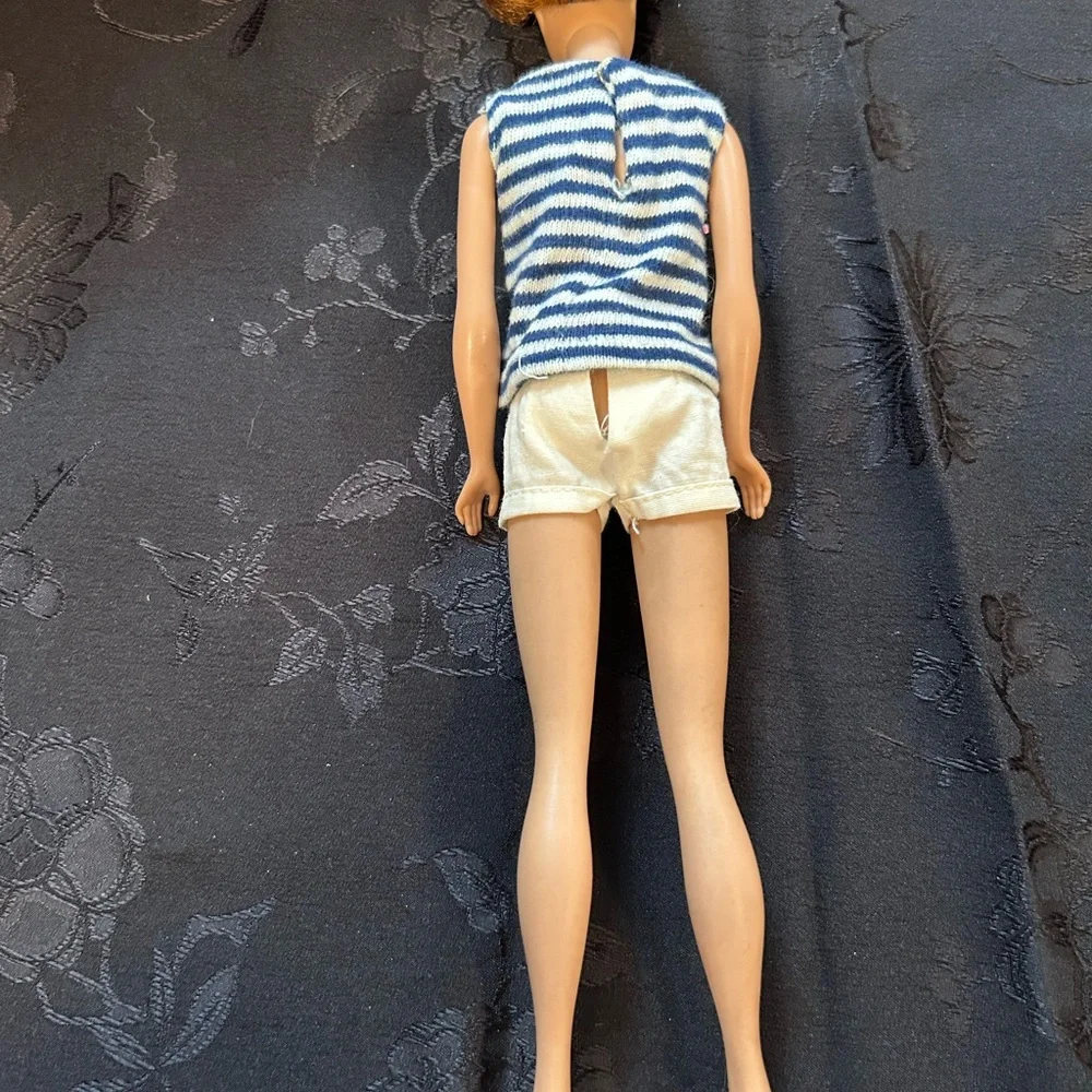 Barbie Fashion Queen doll with total bubble cut wig and black label blue top - Picture 2 of 12
